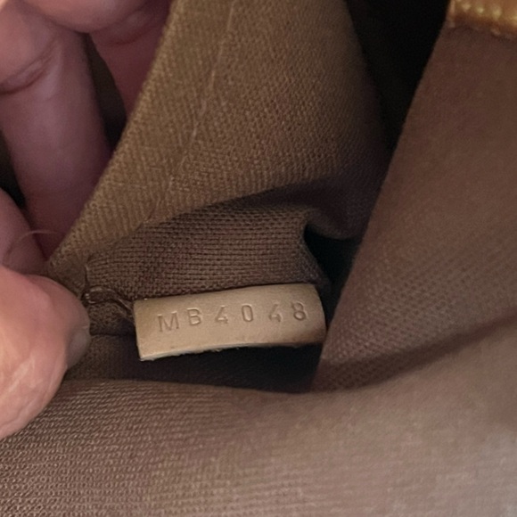 Authentic Louis Vuitton Tivoli GM - Picture 12 of 14